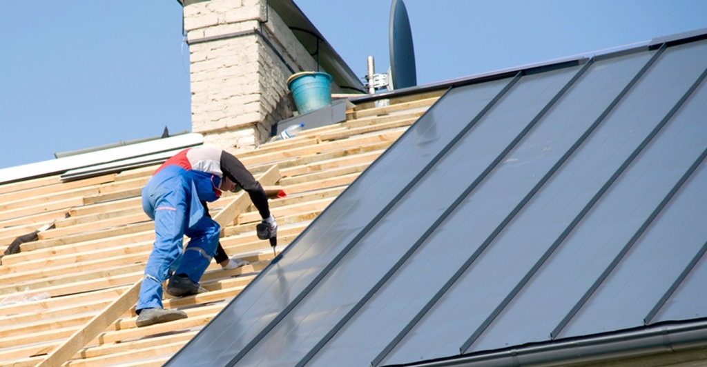 укладка фальцевой кровли A-Roofing-44-with-A-Roofing.jpg